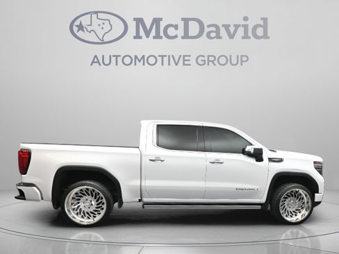 Used 2023 GMC Sierra 1500 Denali Ultimate AWD/4WD image 9