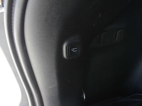 Used 2019 Jeep Cherokee Limited w/ Luxury Group image 43