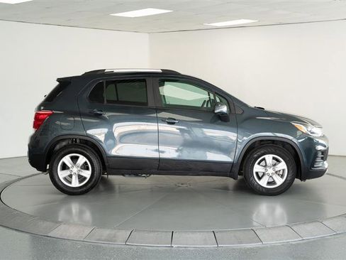 Used 2021 Chevrolet Trax LT w/ Driver Confidence Package image 8
