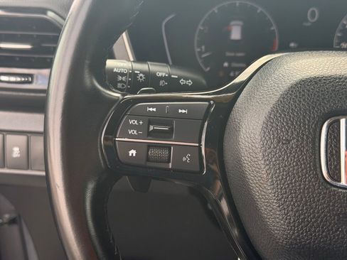 Used 2025 Honda Pilot EX-L image 17