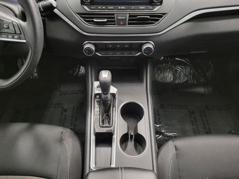 Used 2022 Nissan Altima 2.5 SV FWD image 16