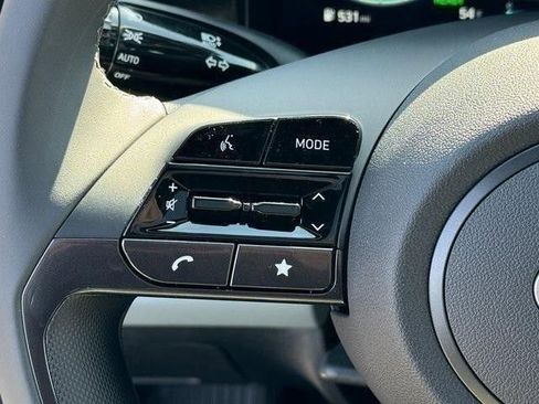 Used 2025 Hyundai Elantra Limited image 20