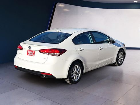 Used 2017 Kia Forte S image 5