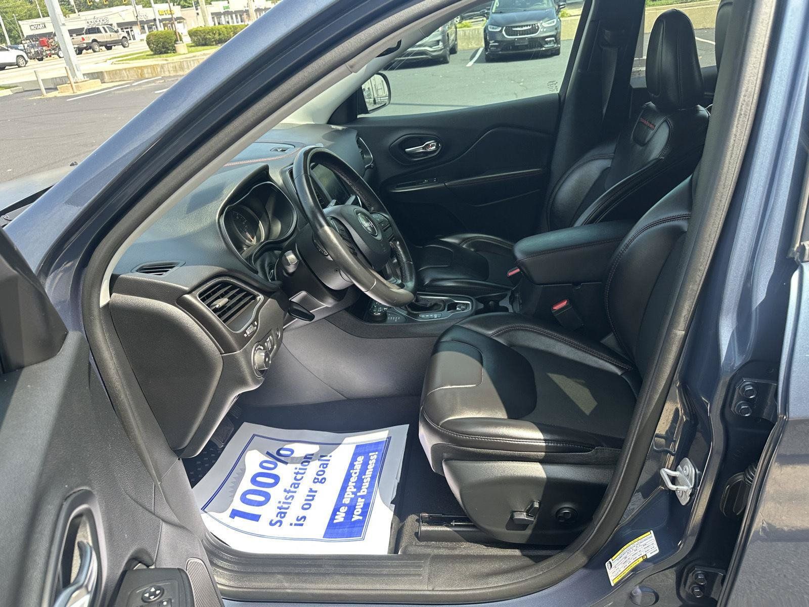 Used 2019 Jeep Cherokee Trailhawk w/ Comfort/Convenience Group AWD/4WD image 21