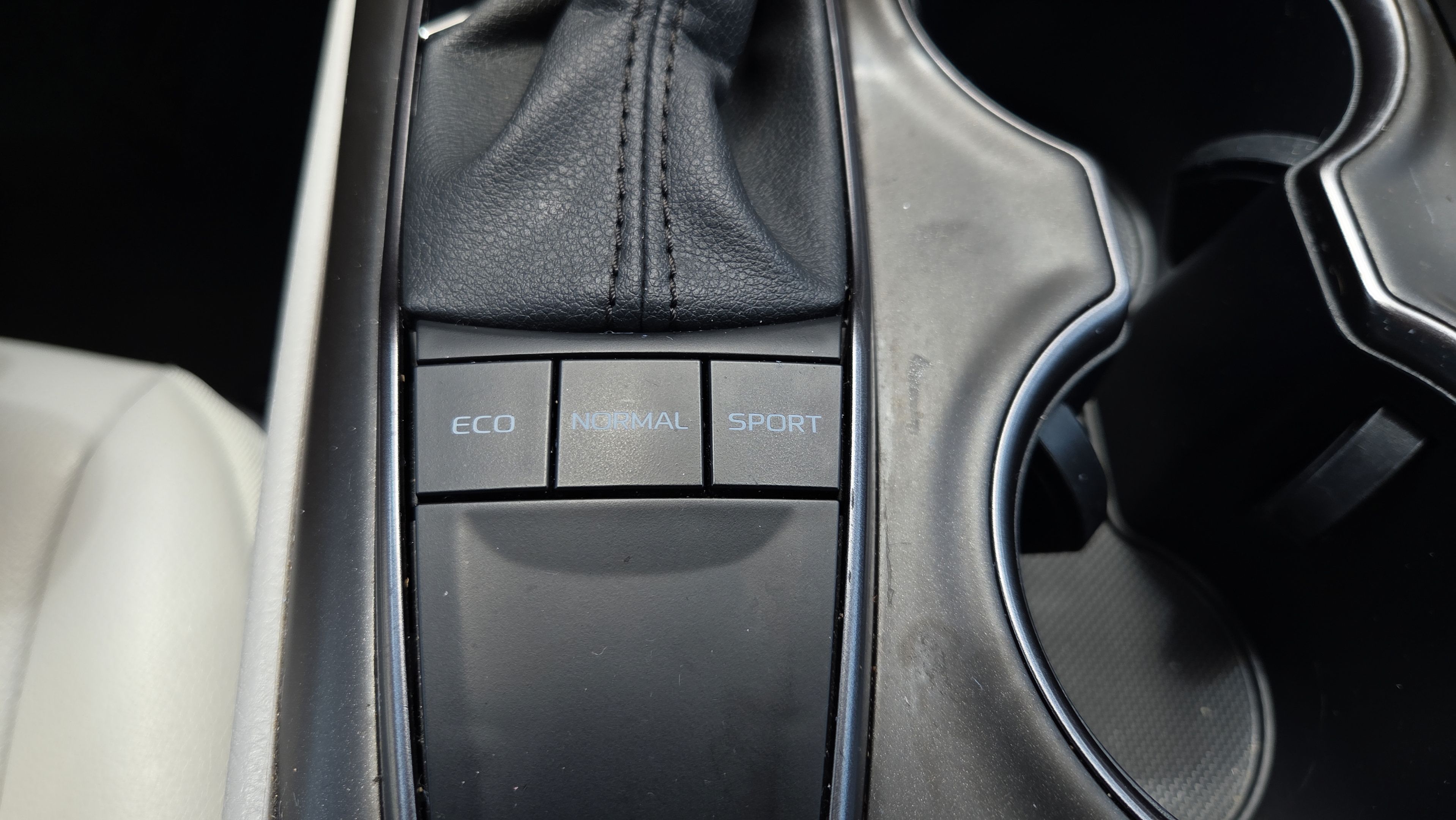 Used 2024 Toyota Camry SE FWD image 23