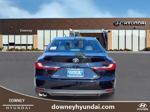 Used 2025 Toyota Camry SE FWD image 4