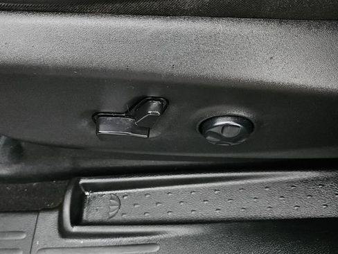 Used 2023 Chrysler Pacifica Limited w/ S Appearance Package image 36