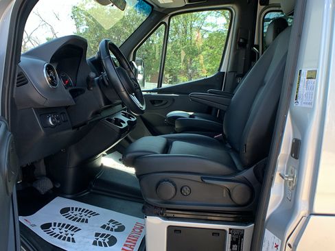 Used 2024 Mercedes-Benz Sprinter 2500 image 10