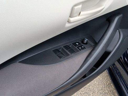 Used 2025 Toyota Corolla LE FWD image 12