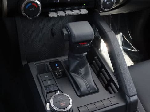 Used 2025 Toyota Tacoma TRD Sport AWD/4WD image 33