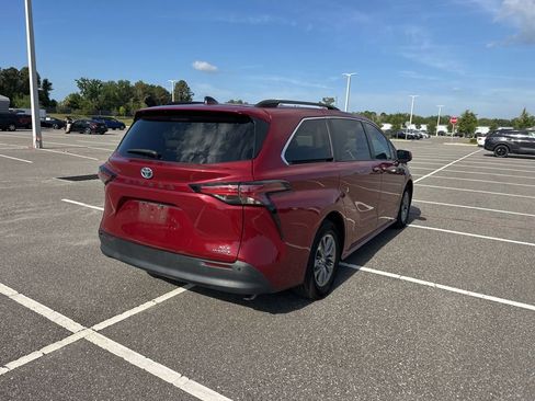Used 2021 Toyota Sienna XLE FWD image 8