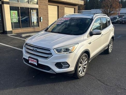 Used 2018 Ford Escape Titanium image 2