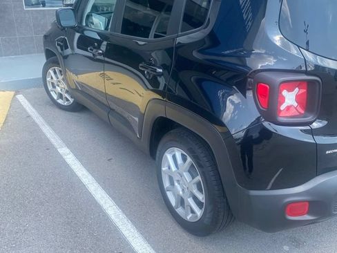 Used 2021 Jeep Renegade Latitude w/ Sun & Sound Group FWD image 4