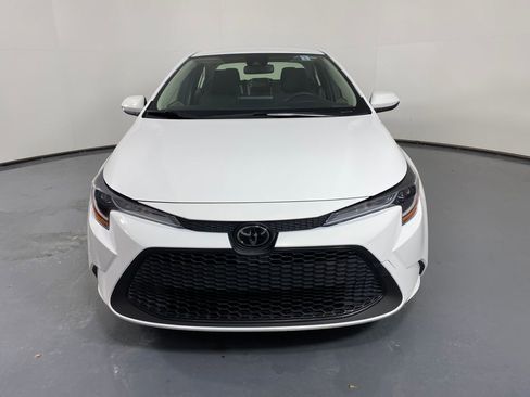 Certified 2022 Toyota Corolla LE image 2