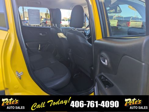 Used 2023 Jeep Renegade Trailhawk image 17