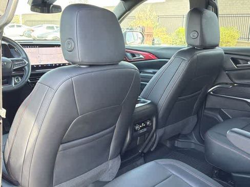 Used 2025 Chevrolet Traverse Z71 w/ Driver Confidence Package image 19