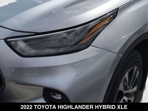 Used 2022 Toyota Highlander XLE AWD/4WD image 2