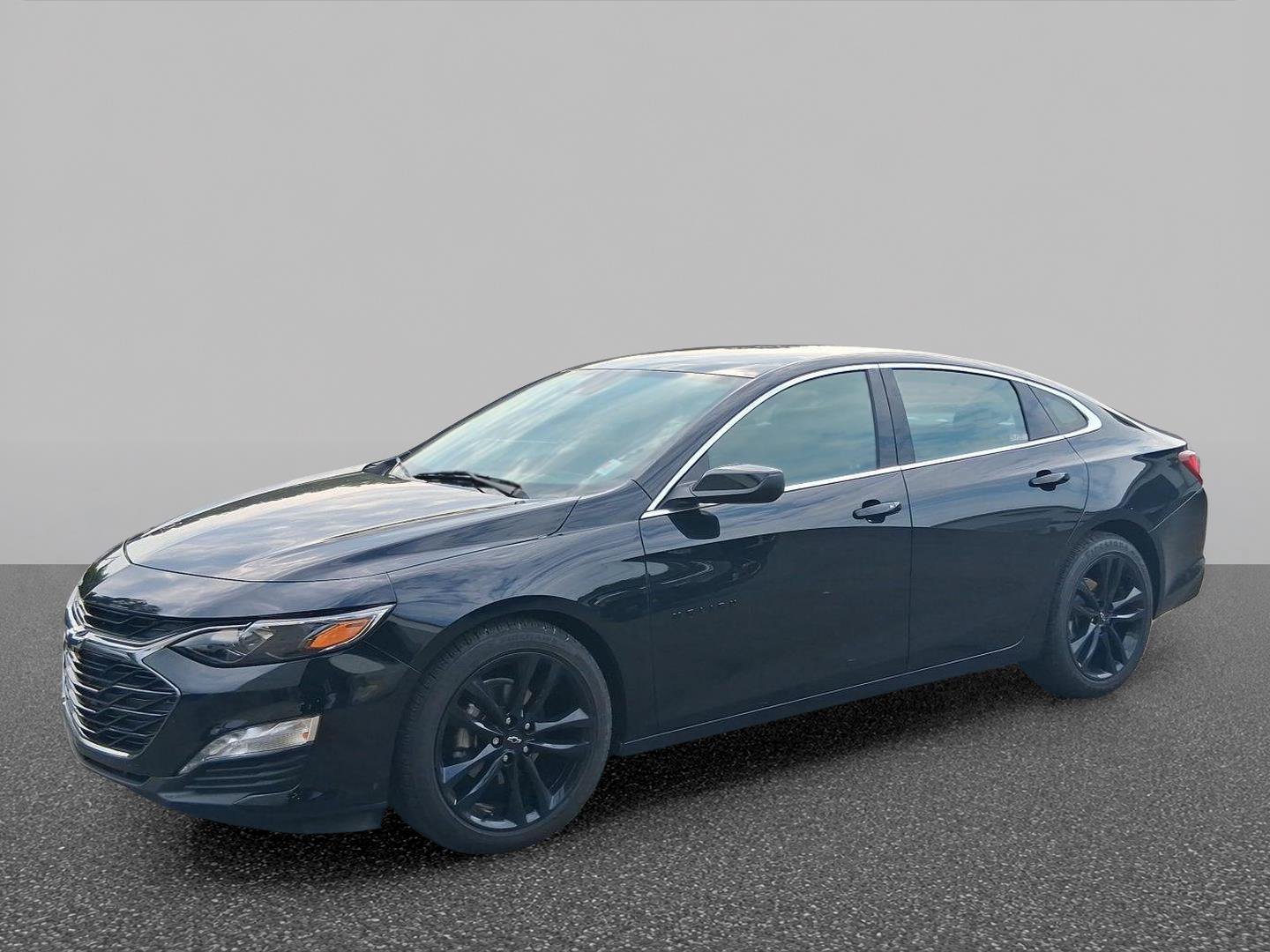 Used 2025 Chevrolet Malibu LT w/ Midnight Edition FWD image 1