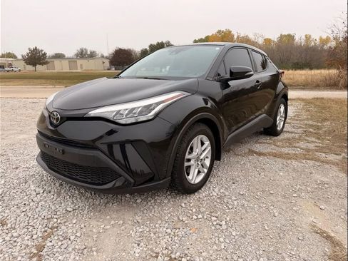 Used 2021 Toyota C-HR LE image 2