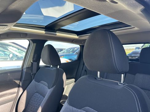 Used 2025 Nissan Kicks SV w/ SV Premium Package AWD/4WD image 5