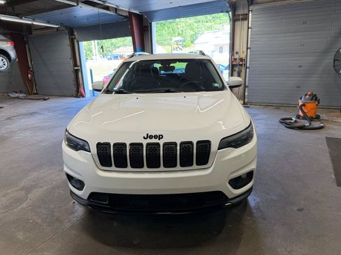 Used 2019 Jeep Cherokee Latitude Plus AWD/4WD image 2