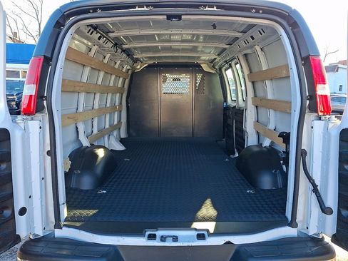 Used 2024 GMC Savana 2500 w/ Driver Convenience Package image 28