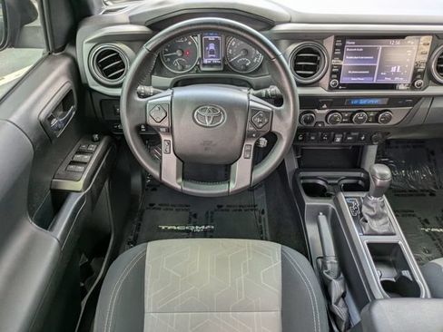 Used 2022 Toyota Tacoma TRD Off-Road w/ Technology Package AWD/4WD image 16