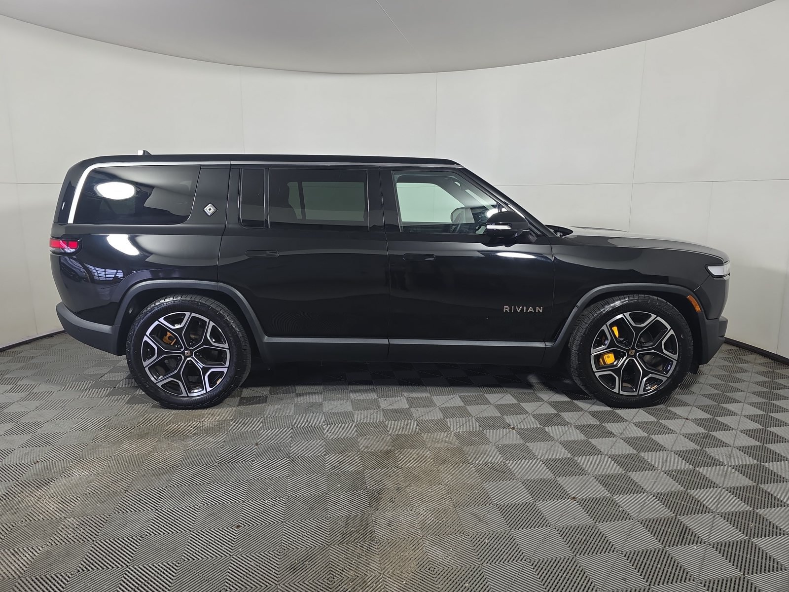 Used 2022 Rivian R1S Launch Edition Quad AWD/4WD image 6