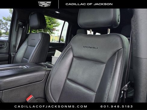 Used 2022 GMC Yukon XL Denali AWD/4WD image 19