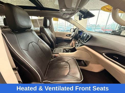 Used 2023 Chrysler Pacifica Limited image 16