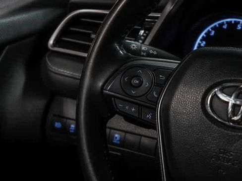 Used 2021 Toyota Camry SE image 16