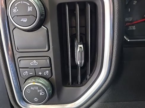 Used 2019 Chevrolet Silverado 1500 LT w/ Texas Edition image 9