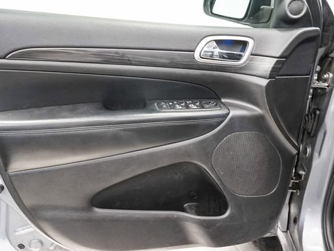 Used 2019 Jeep Grand Cherokee Altitude image 22