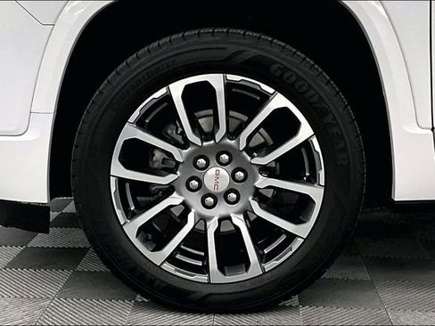 Used 2022 GMC Acadia Denali w/ Trailering Package image 9