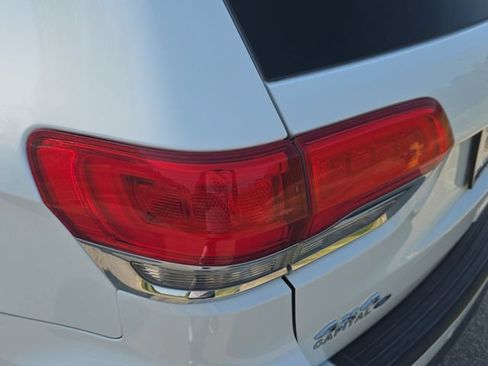 Used 2019 Jeep Grand Cherokee Laredo w/ Laredo X Package AWD/4WD image 34