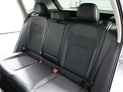 Used 2023 Volkswagen Taos SE w/ Panoramic Sunroof Package FWD image 12