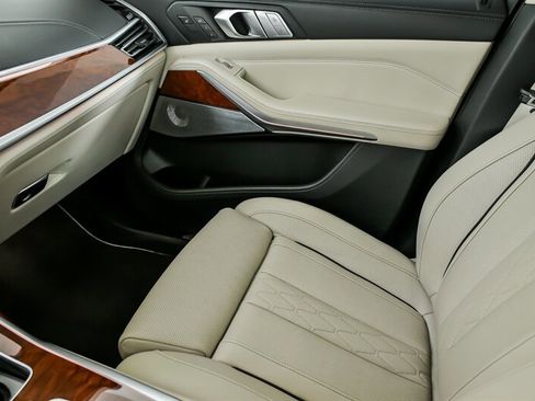 Used 2021 BMW ALPINA XB7 image 34