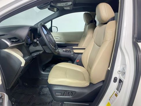 Certified 2021 Toyota Sienna XLE AWD/4WD image 12