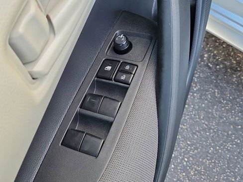 Used 2025 Toyota Corolla LE image 21