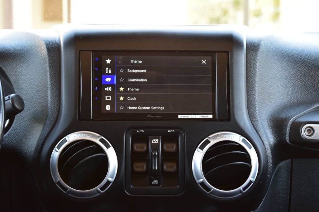 Used 2013 Jeep Wrangler Unlimited Rubicon w/ Connectivity Group AWD/4WD image 18