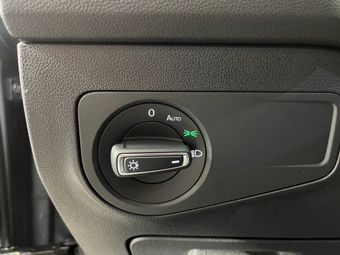 Certified 2024 Volkswagen Tiguan SE image 20