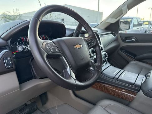 Used 2020 Chevrolet Suburban Premier RWD image 2
