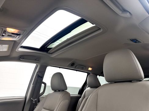 Used 2015 Toyota Sienna XLE FWD image 5