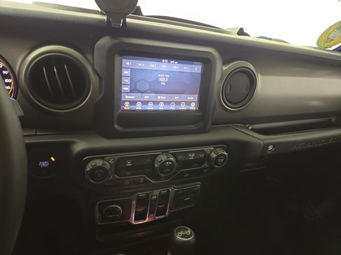 Certified 2018 Jeep Wrangler Unlimited Sport S AWD/4WD image 22