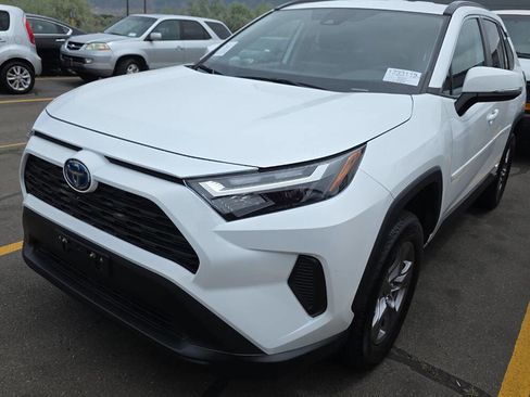 Used 2024 Toyota RAV4 LE AWD/4WD image 5
