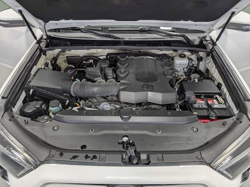 Used 2018 Toyota 4Runner TRD Off-Road Premium AWD/4WD image 16
