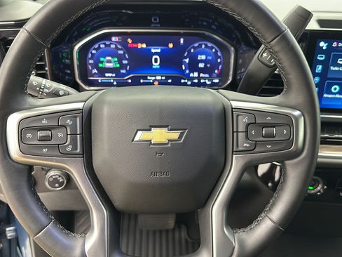 Used 2024 Chevrolet Silverado 1500 LT AWD/4WD image 17