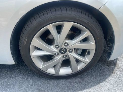 Used 2016 Hyundai Veloster FWD image 28