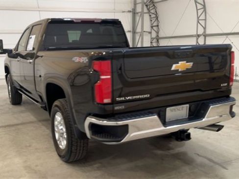 Used 2025 Chevrolet Silverado 2500 LTZ w/ LTZ Convenience Package image 8