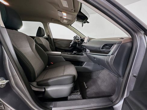 Used 2023 Nissan Rogue SV image 29